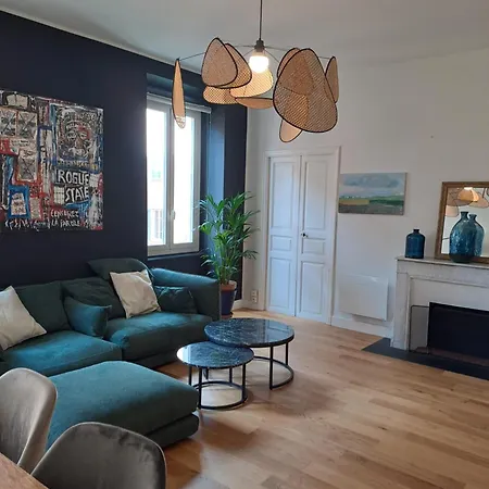Apartment Centre *
